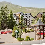 Socotor By Pirineos360 En La Plaza Del Reloj