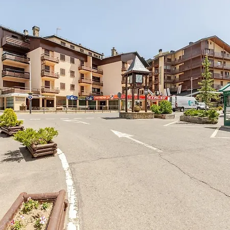 Socotor By Pirineos360 En La Plaza Del Reloj