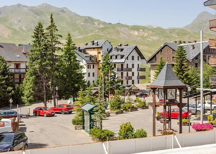 Socotor By Pirineos360 En La Plaza Del Reloj