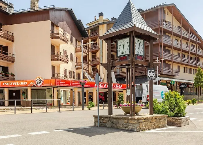 Socotor By Pirineos360 En La Plaza Del Reloj